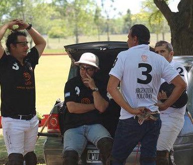 polo players chatting in between chukkas